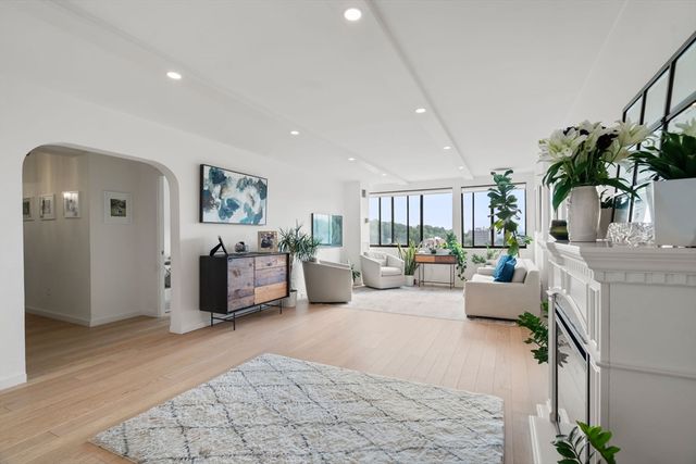 1731 Beacon St 1403, Brookline, MA 02445
