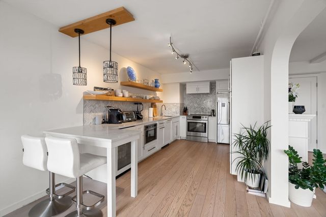 1731 Beacon St 1403, Brookline, MA 02445
