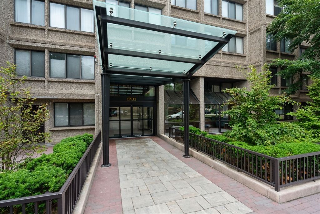 1731 Beacon St 1403, Brookline, MA 02445