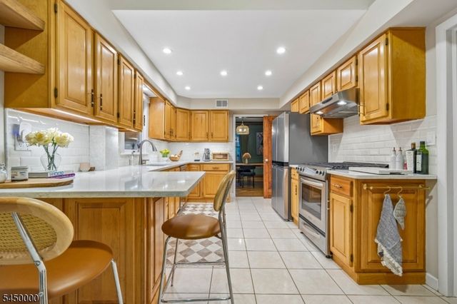 109 Tuscan Rd, Maplewood Twp., NJ 07040
