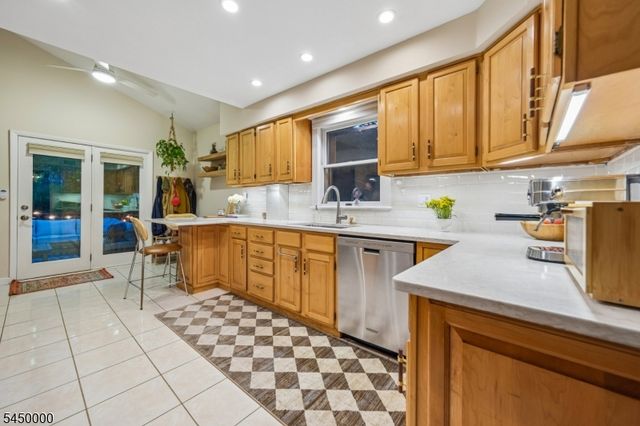 109 Tuscan Rd, Maplewood Twp., NJ 07040