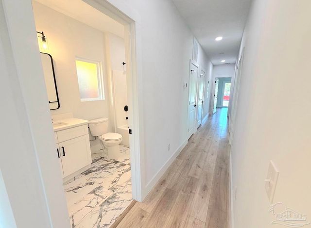 305 N Pace Blvd B, Pensacola, FL 32505