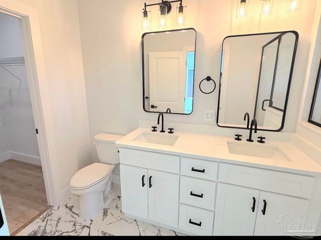 305 N Pace Blvd B, Pensacola, FL 32505