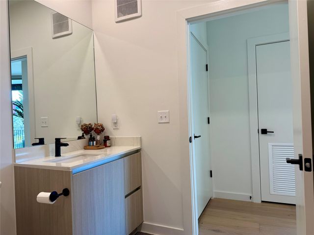2209 S 1st ST 328, Austin, TX 78704