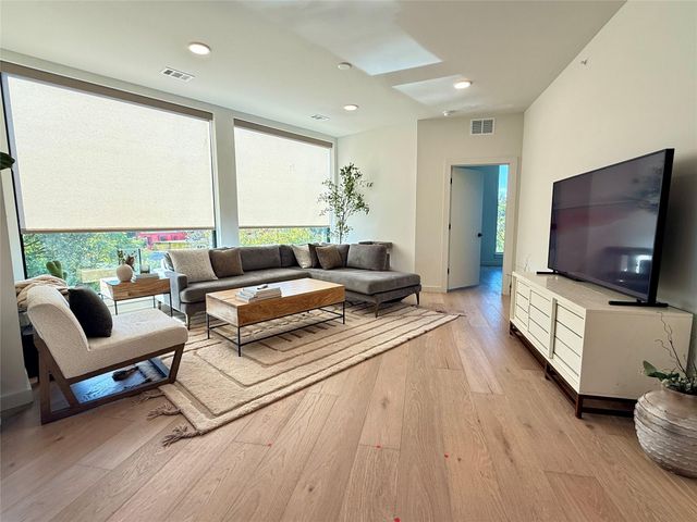 2209 S 1st ST 328, Austin, TX 78704
