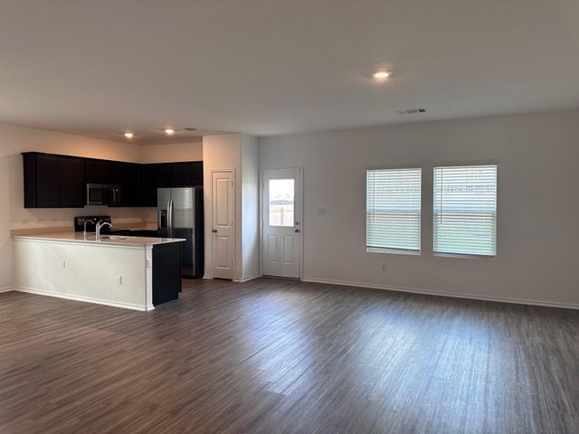 1140 Cattail LN, Bastrop, TX 78602