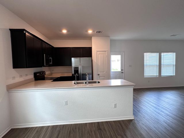 1140 Cattail LN, Bastrop, TX 78602