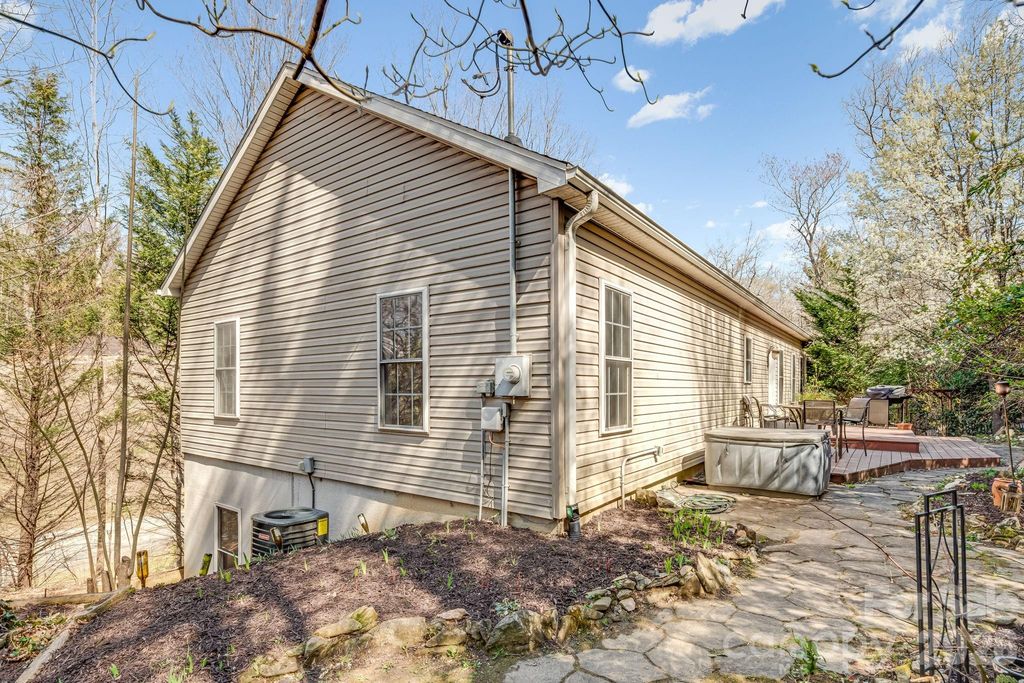 319 Glenn Bridge Road, Arden, NC 28704