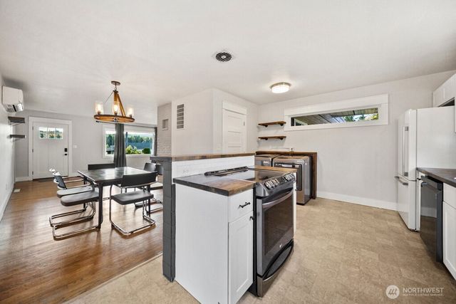 6516 Lake Drive, Bremerton, WA 98312