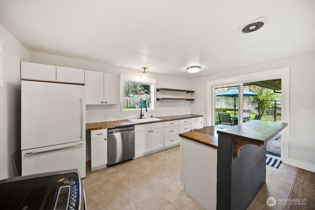 6516 Lake Drive, Bremerton, WA 98312