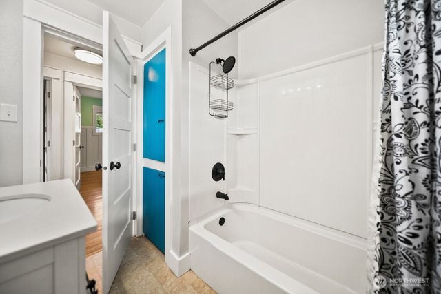 6516 Lake Drive, Bremerton, WA 98312