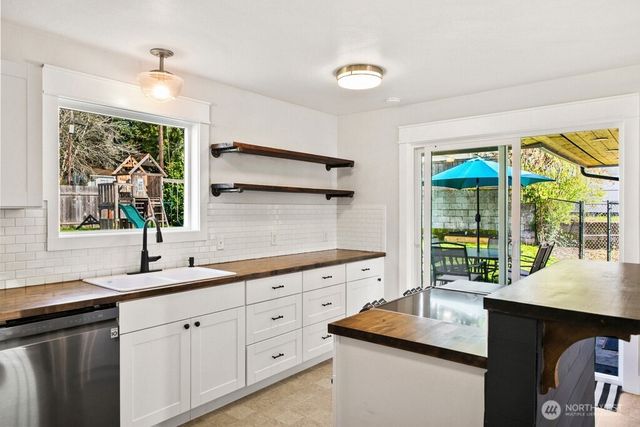 6516 Lake Drive, Bremerton, WA 98312