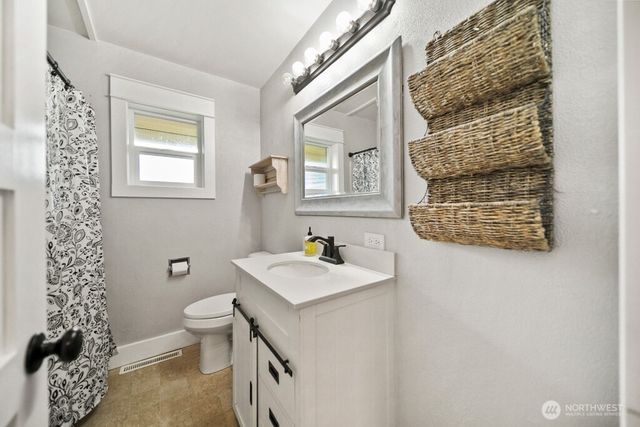 6516 Lake Drive, Bremerton, WA 98312