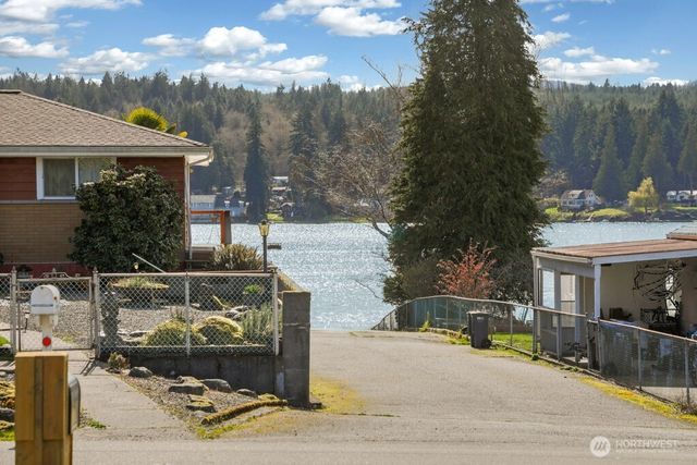 6516 Lake Drive, Bremerton, WA 98312