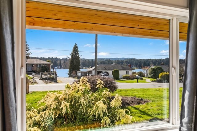 6516 Lake Drive, Bremerton, WA 98312
