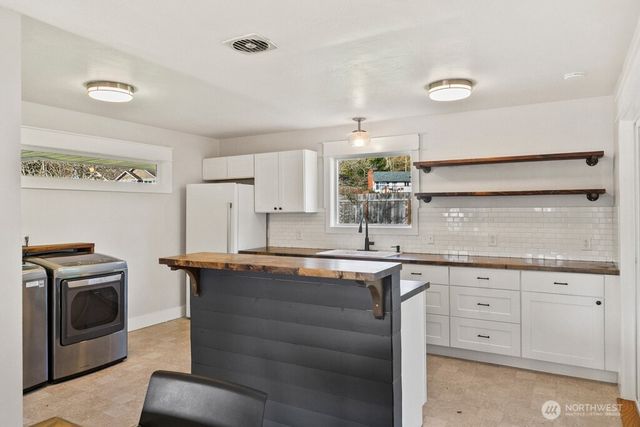 6516 Lake Drive, Bremerton, WA 98312