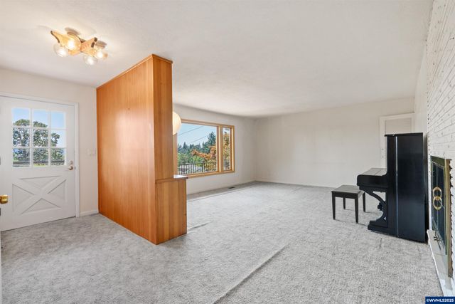 1933 Rockland Dr, Salem, OR 97304