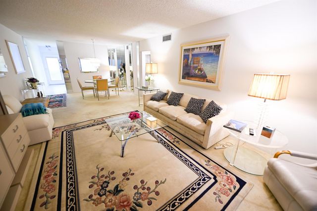 2901 Victoria Circle J1, Coconut Creek, FL 33066