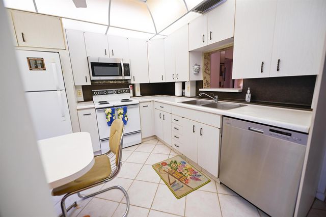 2901 Victoria Circle J1, Coconut Creek, FL 33066