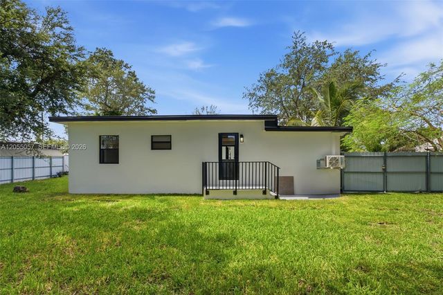 2315 NW 97th St, Miami, FL 33147