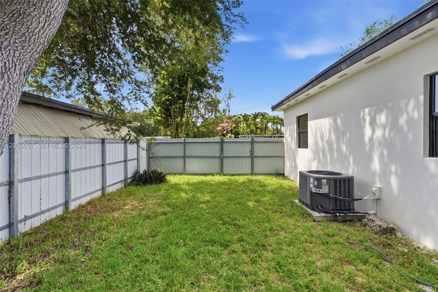 2315 NW 97th St, Miami, FL 33147
