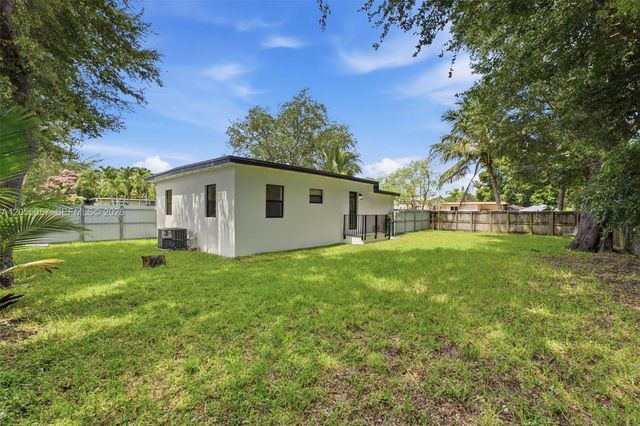 2315 NW 97th St, Miami, FL 33147
