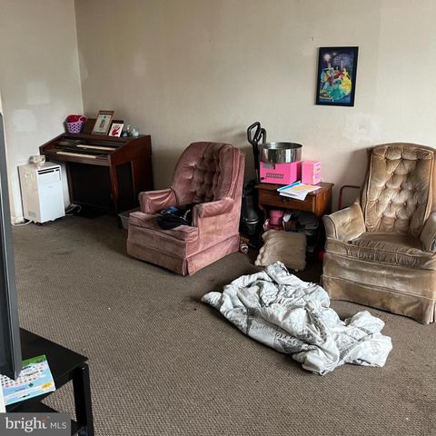 166 E BROAD ST, Gibbstown, NJ 08027