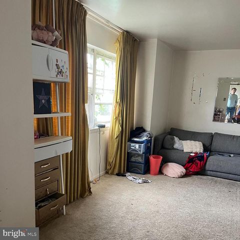 166 E BROAD ST, Gibbstown, NJ 08027