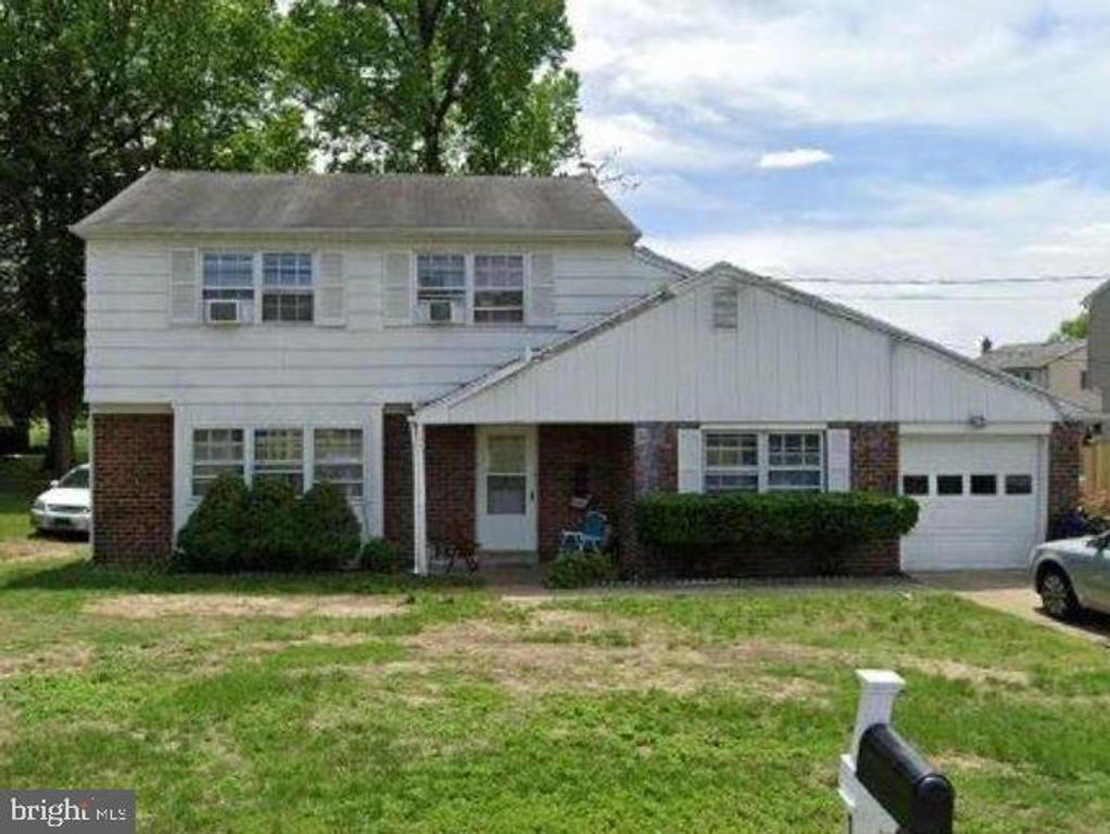 166 E BROAD ST, Gibbstown, NJ 08027