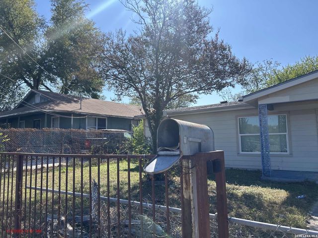 2618 Lombrano St, San Antonio, TX 78228