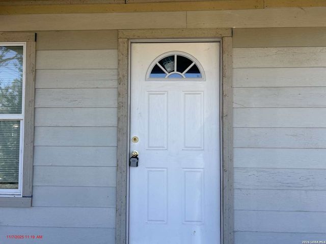 2618 Lombrano St, San Antonio, TX 78228