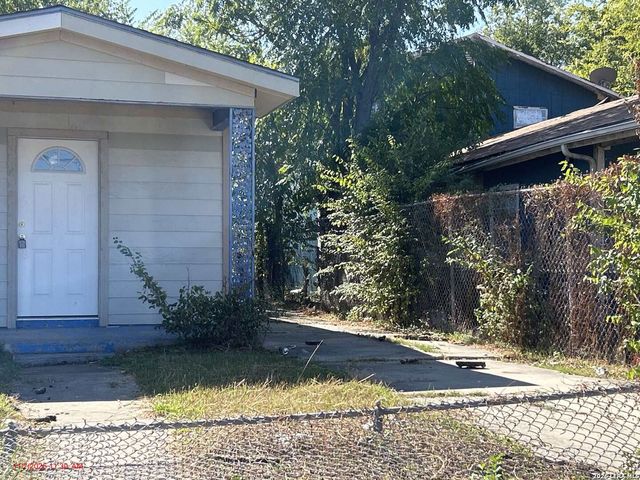 2618 Lombrano St, San Antonio, TX 78228