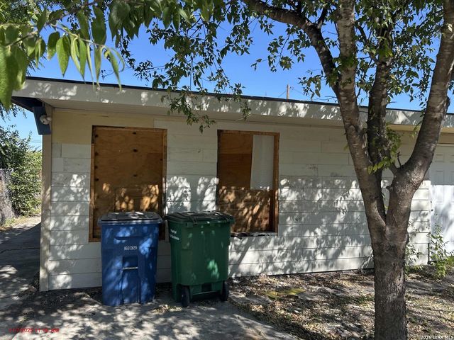 2618 Lombrano St, San Antonio, TX 78228