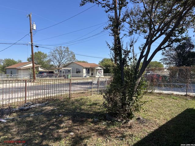 2618 Lombrano St, San Antonio, TX 78228