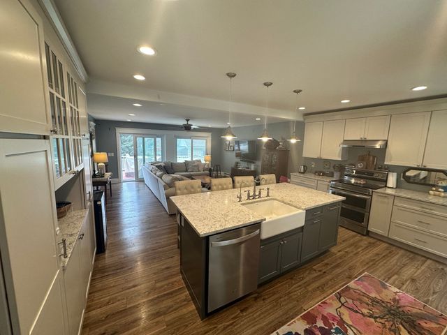 15 Holt Street, Chelmsford, MA 01863