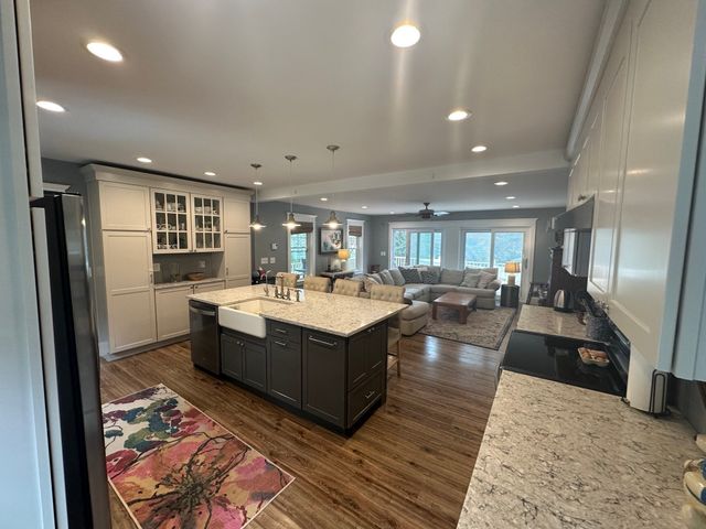 15 Holt Street, Chelmsford, MA 01863