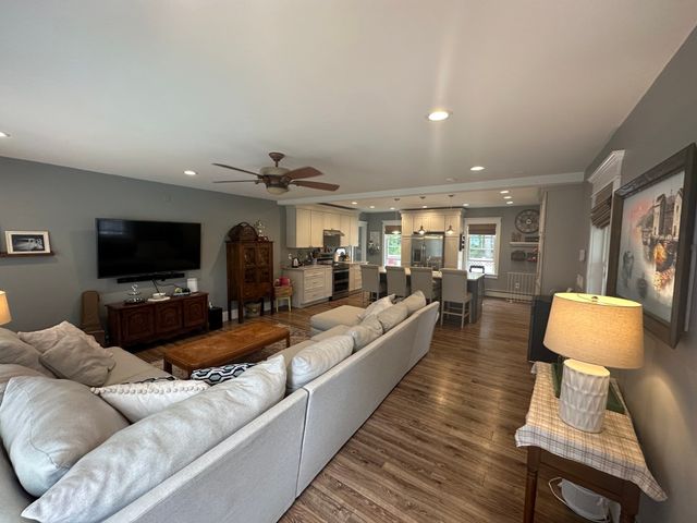 15 Holt Street, Chelmsford, MA 01863
