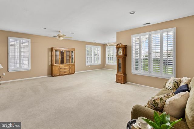18 AMBROSE DR, Columbus, NJ 08022