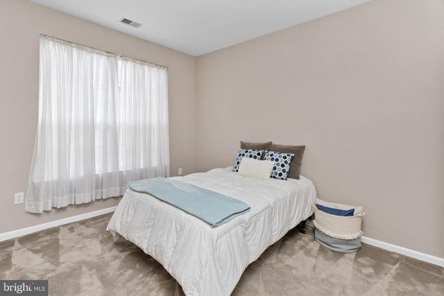 18 AMBROSE DR, Columbus, NJ 08022