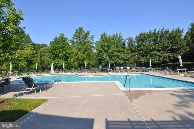 18 AMBROSE DR, Columbus, NJ 08022