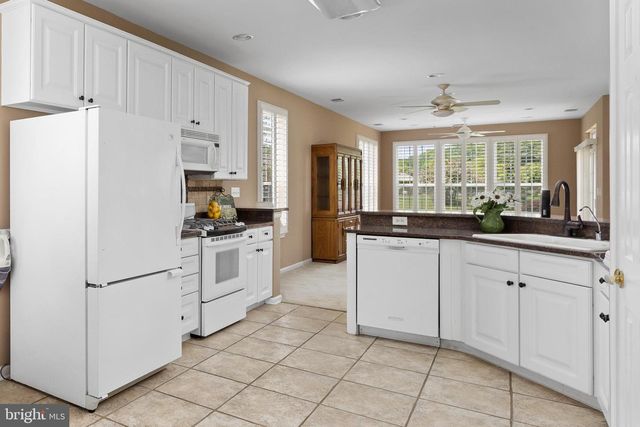18 AMBROSE DR, Columbus, NJ 08022
