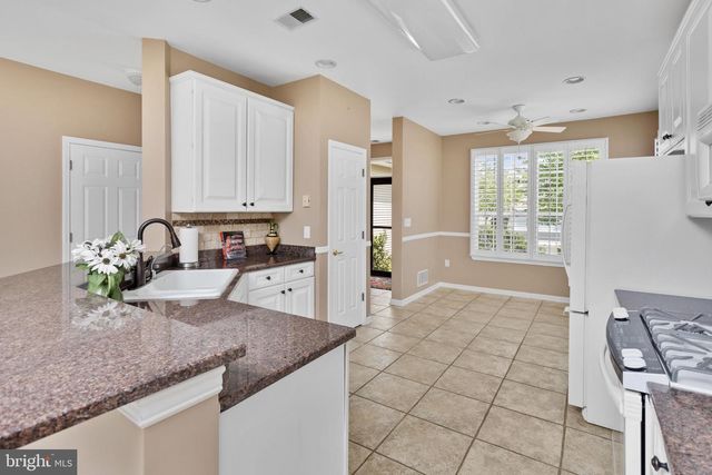 18 AMBROSE DR, Columbus, NJ 08022