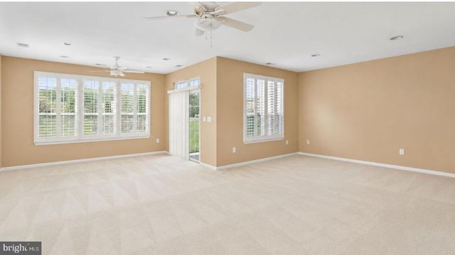 18 AMBROSE DR, Columbus, NJ 08022