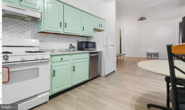 204 W CLINTON AVE, Oaklyn, NJ 08107