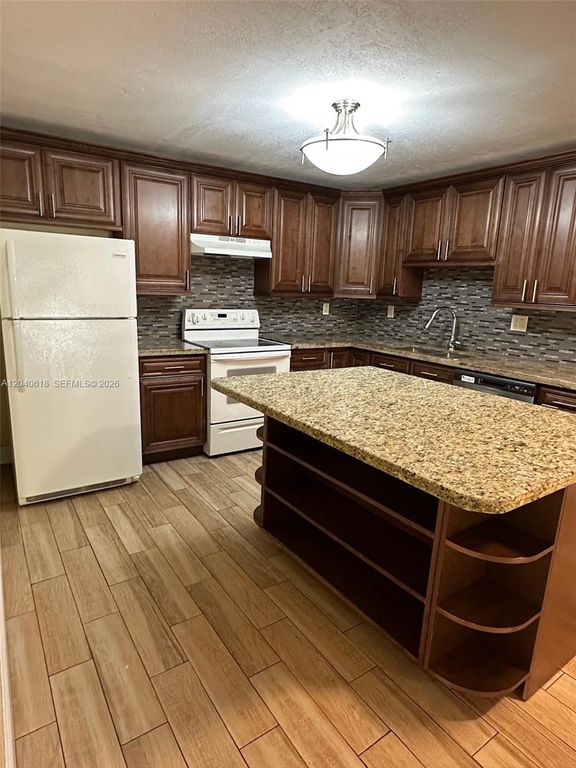 4114 NW 88th Avenue 102, Coral Springs, FL 33065