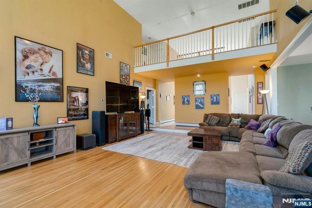 13 Greenfield Hill, Sparta, NJ 07871