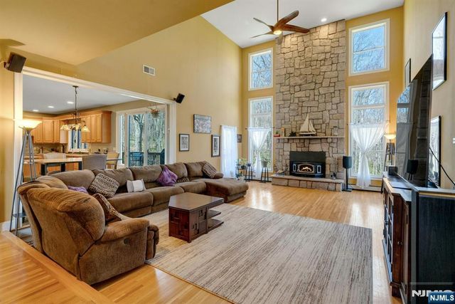 13 Greenfield Hill, Sparta, NJ 07871