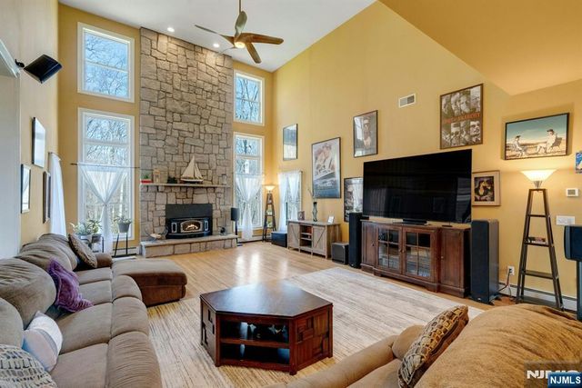 13 Greenfield Hill, Sparta, NJ 07871