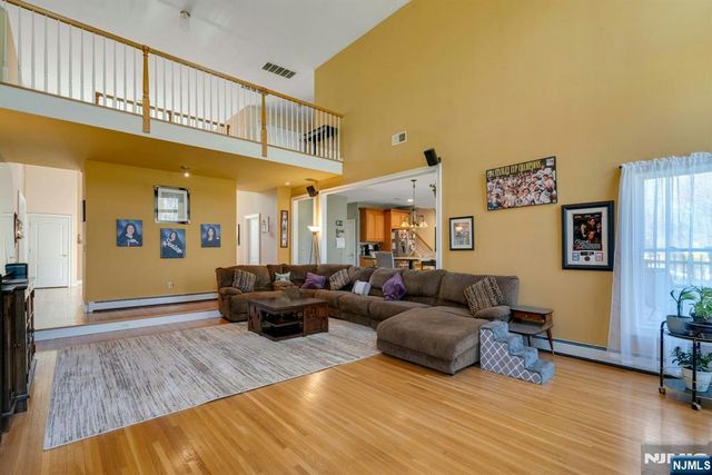 13 Greenfield Hill, Sparta, NJ 07871
