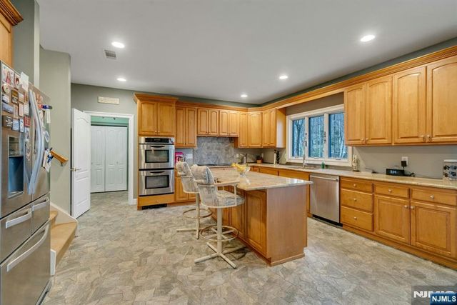 13 Greenfield Hill, Sparta, NJ 07871